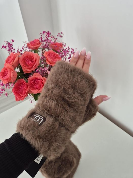 Brązowe czekoladowe najmodniejsze rękawiczki z futerkiem