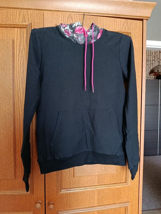 Bluza z kapturem.