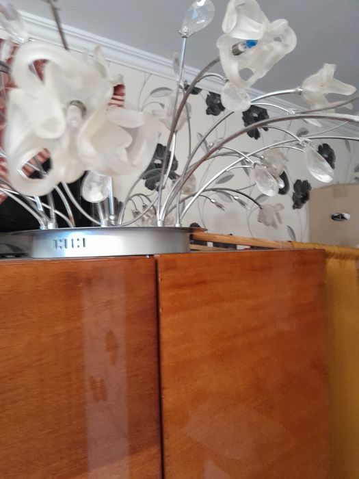 Люстра в гостинную. . Очень красиво смотрится.