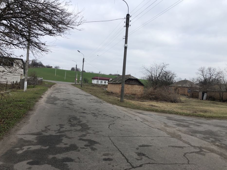 Продаеться углавой участок возле трассы
