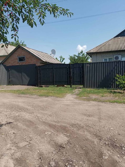 Продам гарний будинок з усіма зручносиями , меблями та технікою