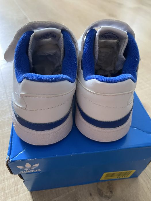 Buty Adidas Low - 30