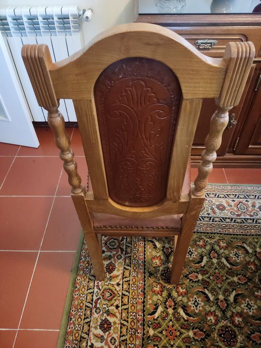 Mesa sala jantar com cadeiras castanho