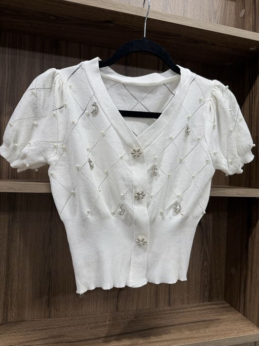 Білий топ, з прикрасами