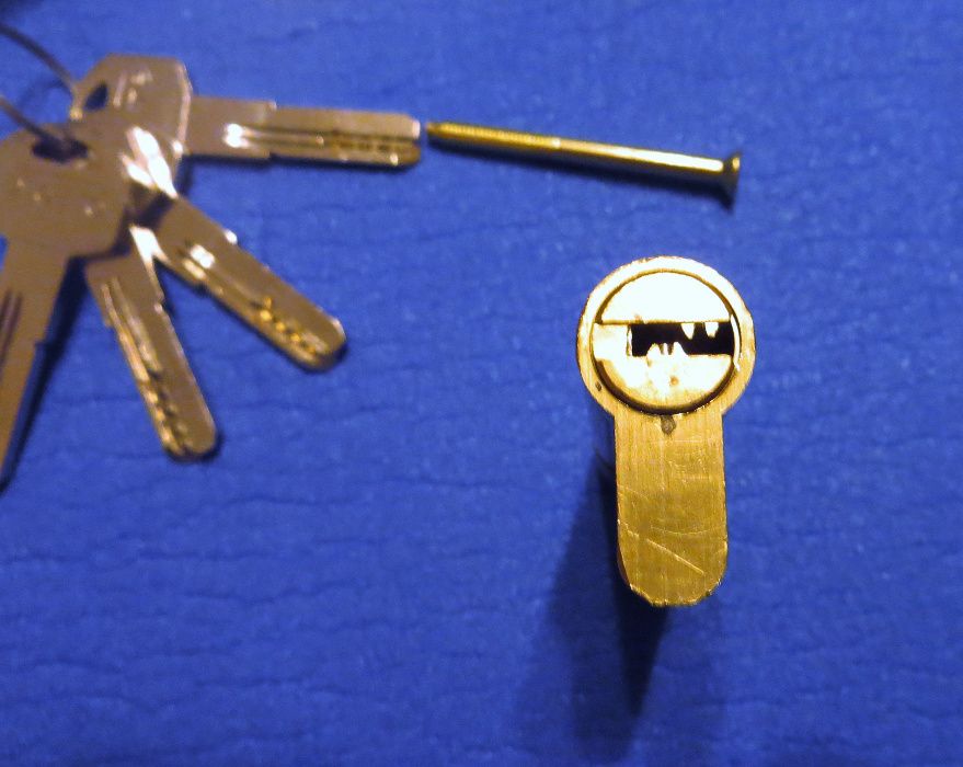 Chaves e canhão de porta segurança Dierre