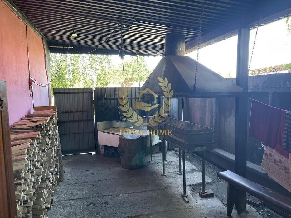 Продам кафе цех гараж у місті Тетіїв.