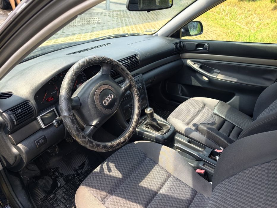 Audi A4 Avant Kombi granat metallic r.2000