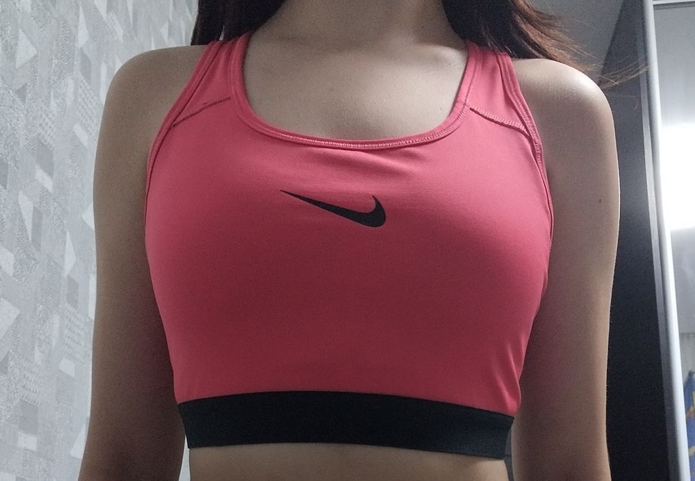 Спортивний топ Nike Dri-FIT