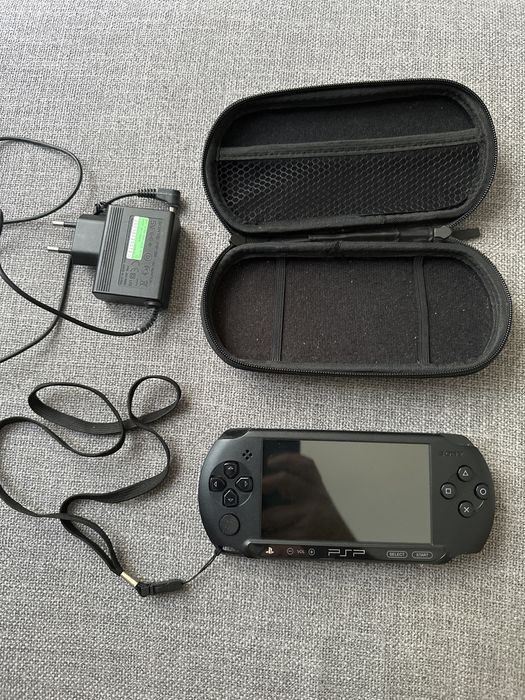 PSP E1004 przenośna konsola