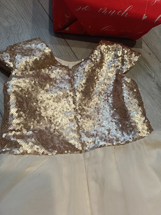 Нарядне плаття для дівчинки