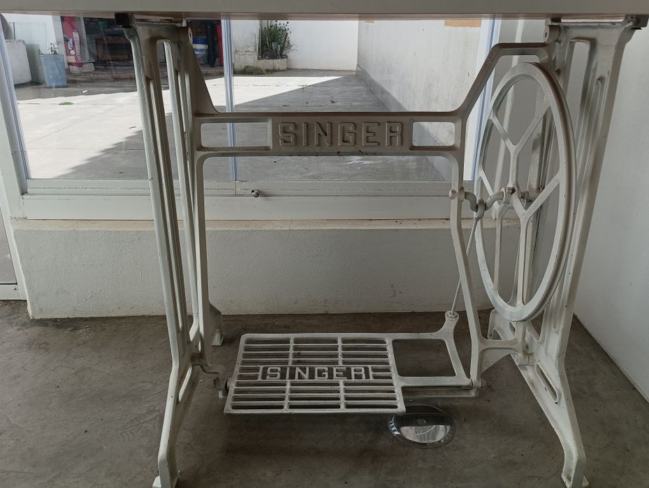 Mesa máquina costura singer