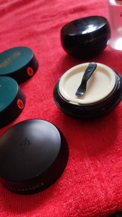 Puste opakowania po kosmetykach