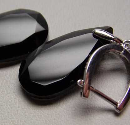 Srebrne kolczyki fasetowane onyksy łezki zatrzask