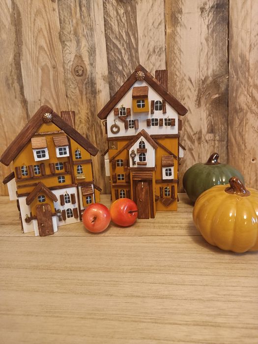 Domki drewniane miodowo białe kamieniczki dekoracja na półke prezent