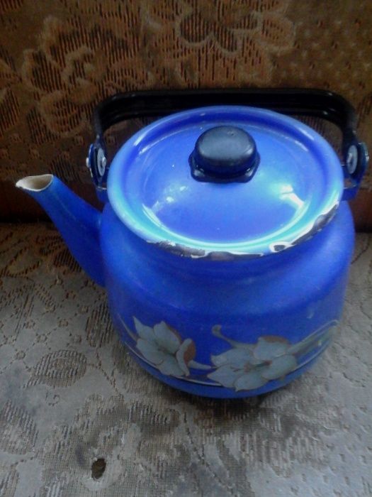 Продам эмалированный чайник