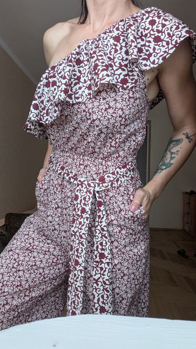 Комбінезон з кишенями і цікавим принтомрозмір S