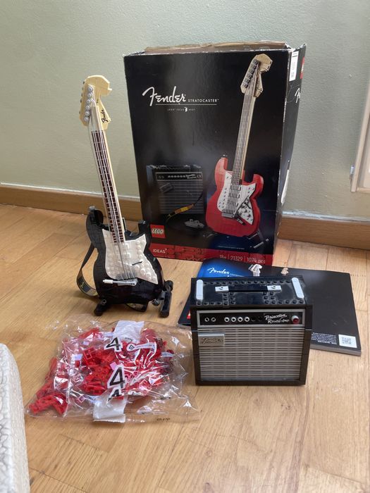 Lego Ideas Fender Stratocaster 21329