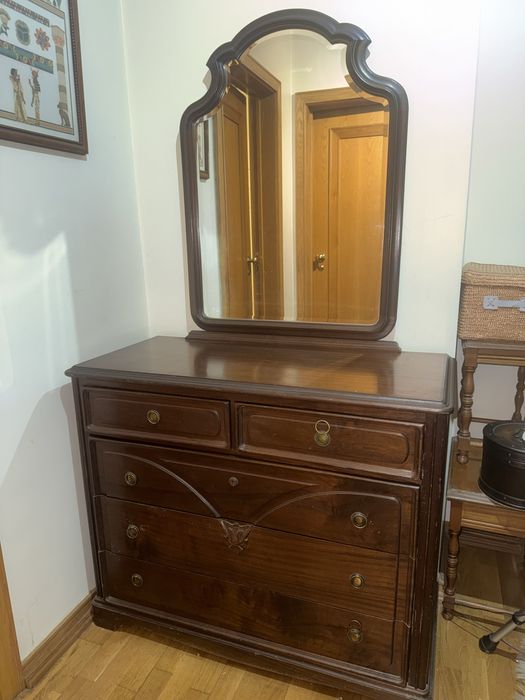 Cómoda de Madeira Antiga Maciça com Espelho