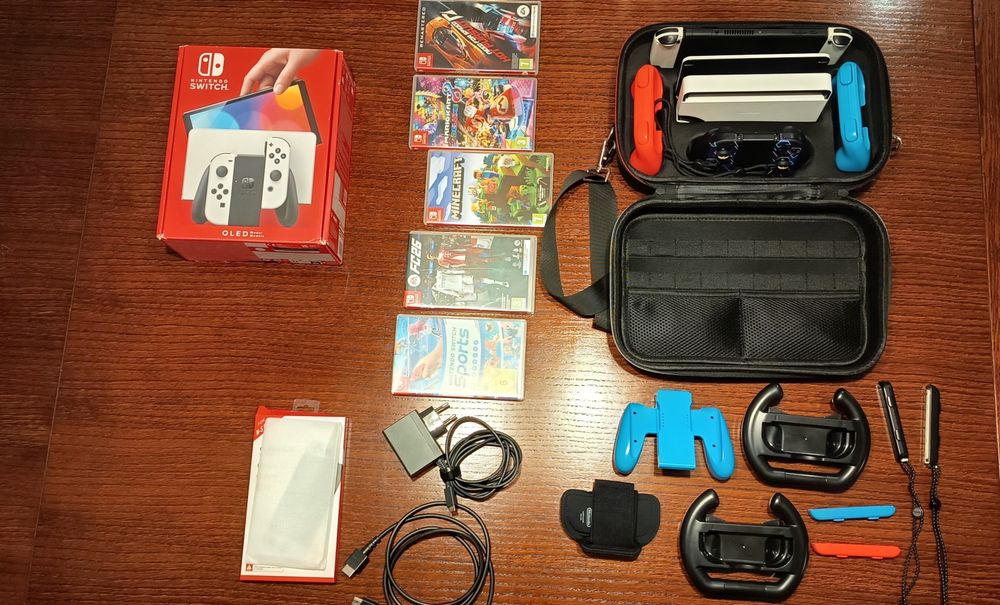 Mega Zestaw Nintendo Switch OLED 5 gier Nintendo Sport Etui 4 JoyCony