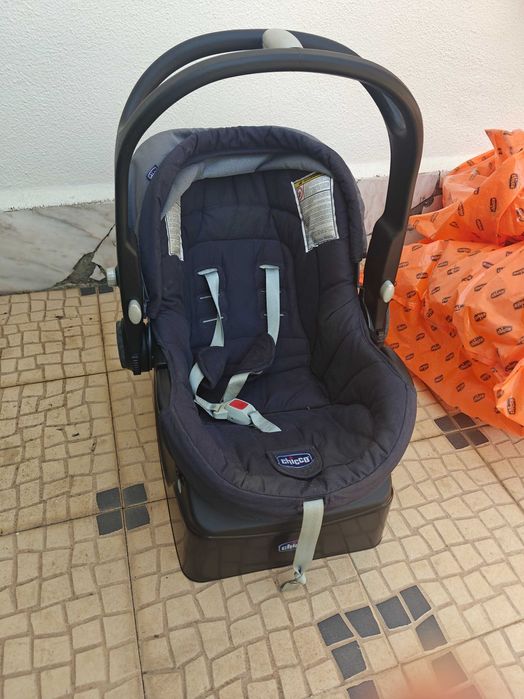 Carrinho de bebé Chicco 4 me completo com cadeira, ovo e alcofa