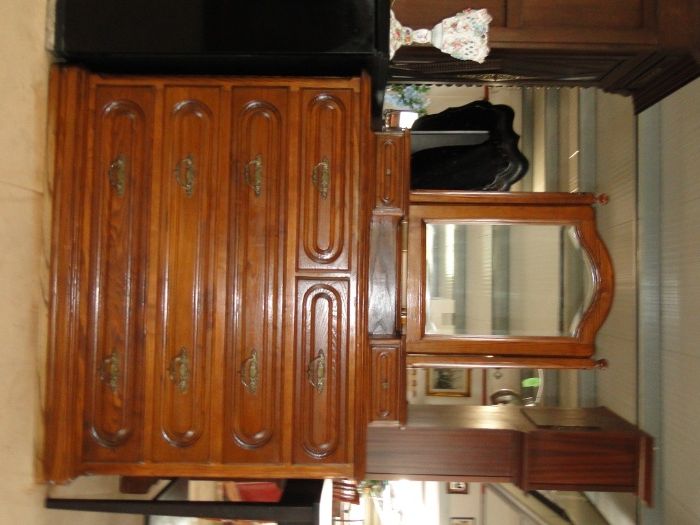 Cómoda em madeira com espelho - óptmo estado