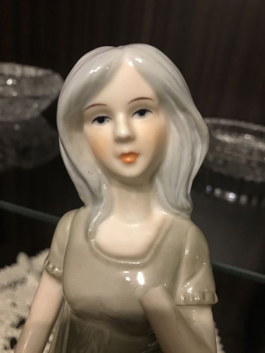 Статуетка фарфор