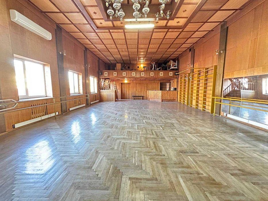 Продається нежитлове приміщення по вул.Дрогобицькій  2 пов.3-пов.буд.