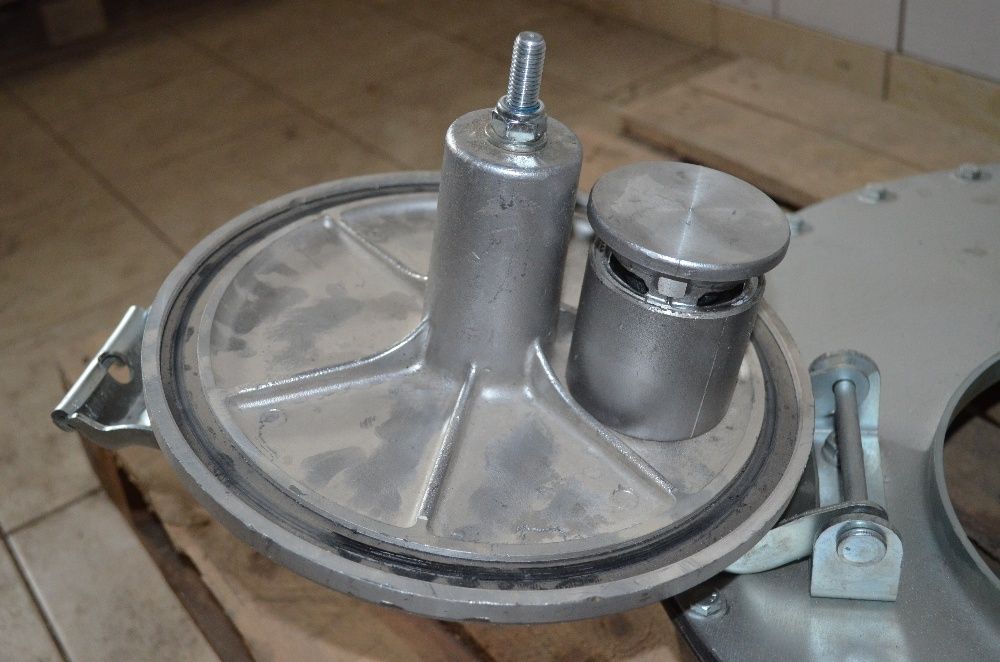 Люк заливний бензовоз