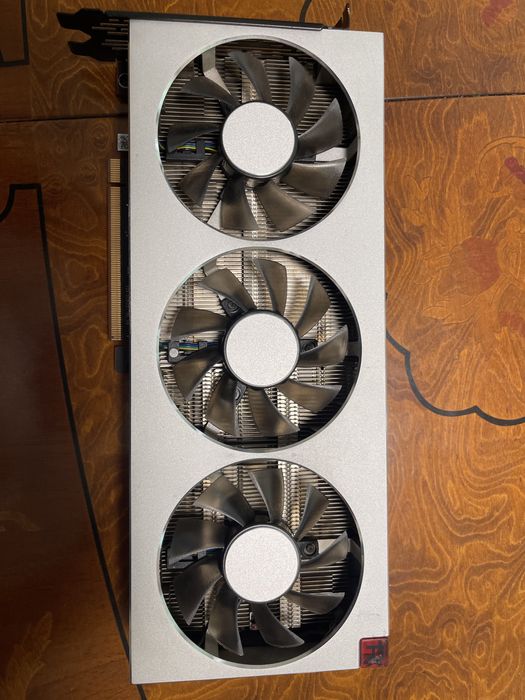 Продам видеокарту радеон 7 radeon vii