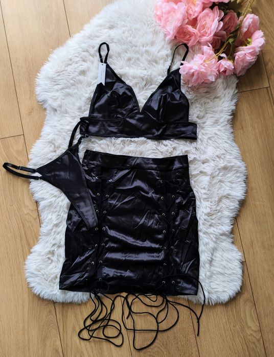 Czarna koronkowa bielizna erotyczna komplet spódniczka sznurowana hot