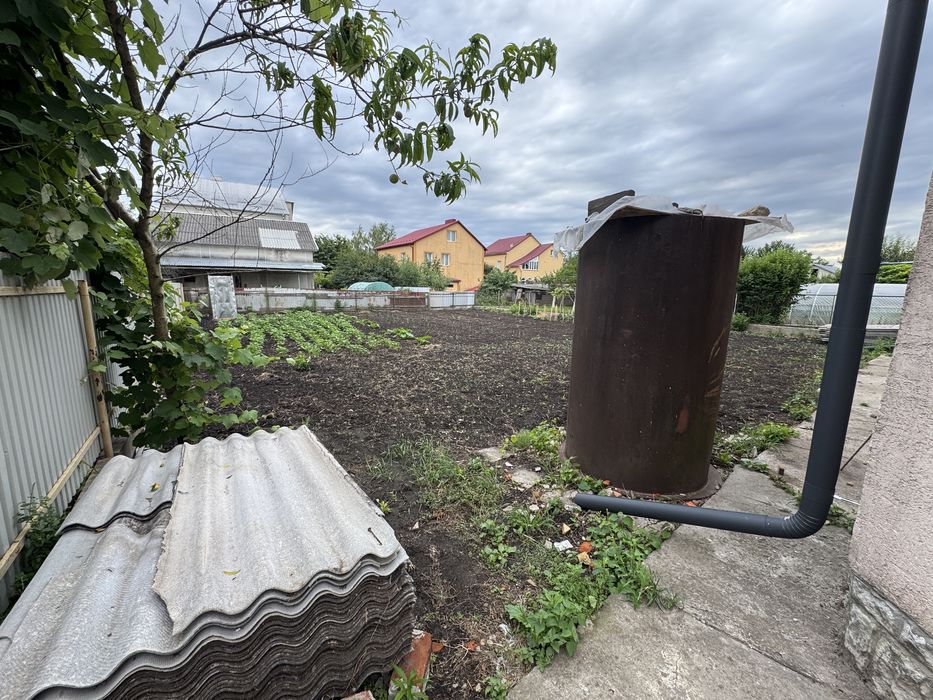 Продам двохповерховий будинок