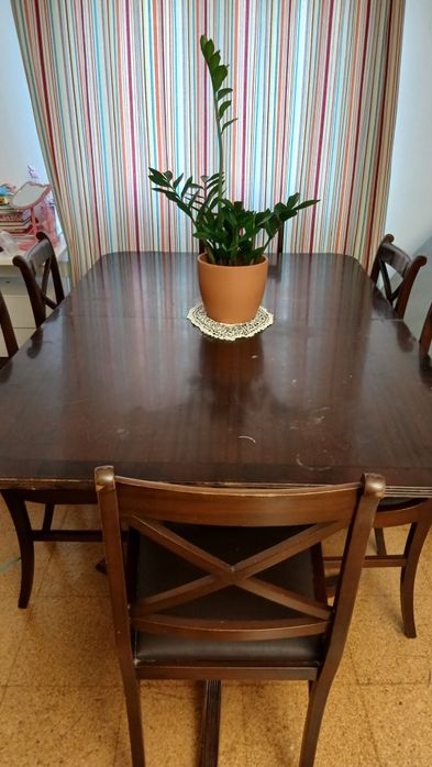 Conjunto Mesa de Jantar 6 Lugares - Madeira Escura- Estilo Clássico