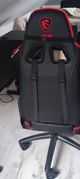 Vendo mesa gamer mais cadeira gaming msi