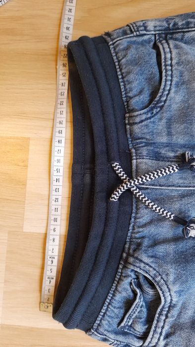 Krótkie spodenki jeansowe, bermudy 128cm