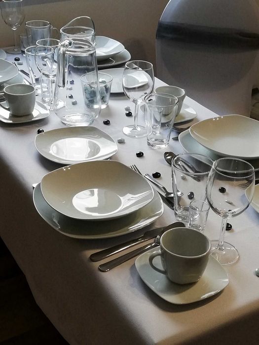 wynajem krzesła bankietowe, stoły cateringowe 180/75, zastawa