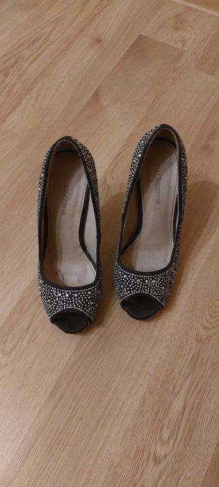 Туфлі на шпильці