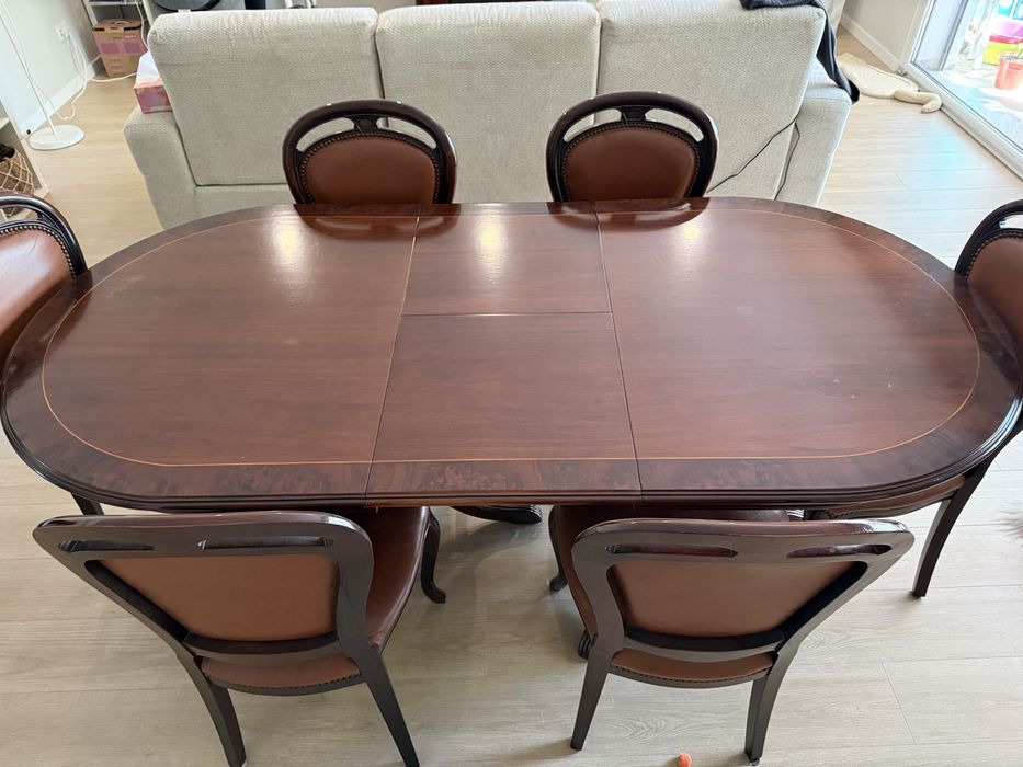 Mesa de jantar extensível + 8 cadeiras