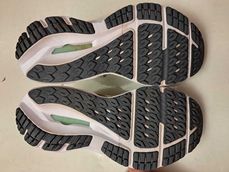 Оригинальные кроссовки MIZUNO   размер 38.5