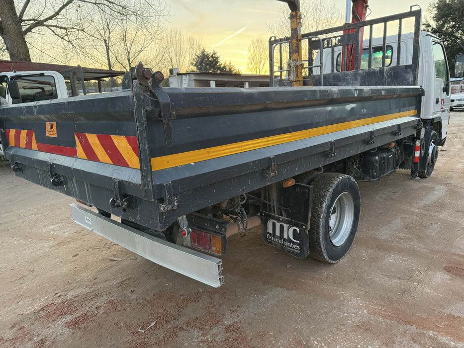 Isuzu nqr basculante e grua