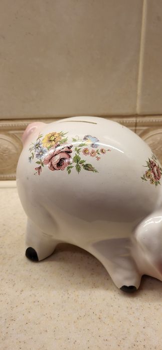 Статуэтки слон,фарфоровая девочка,свинка.