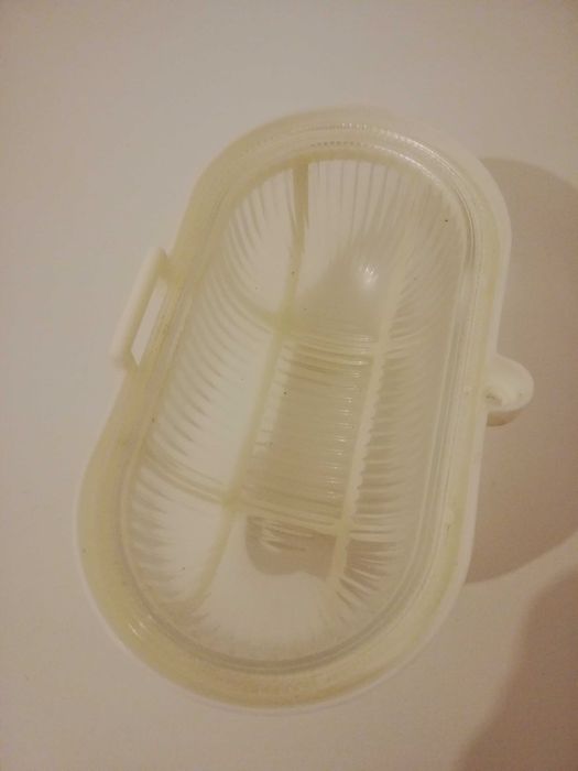 Aplique Olho de Boi Oval com Grelha de Plástico
