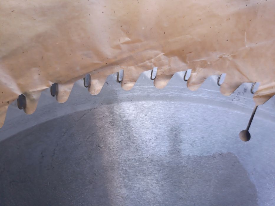 Piła 630x30x62/60H205 tarczowa do cięcia wzdluznego Globus