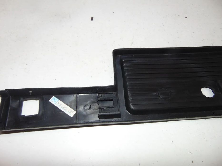 BMW E30 friso/placa matrícula