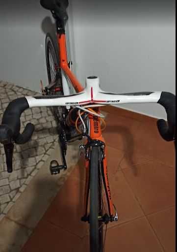 Bicicleta de estrada em carbono VALDEMIRO