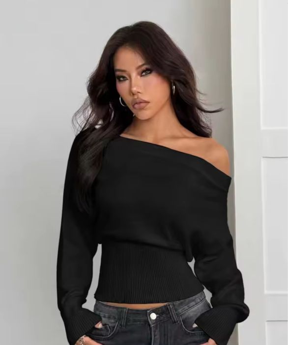 Короткий джемпер з талією вільного крою на одне плече