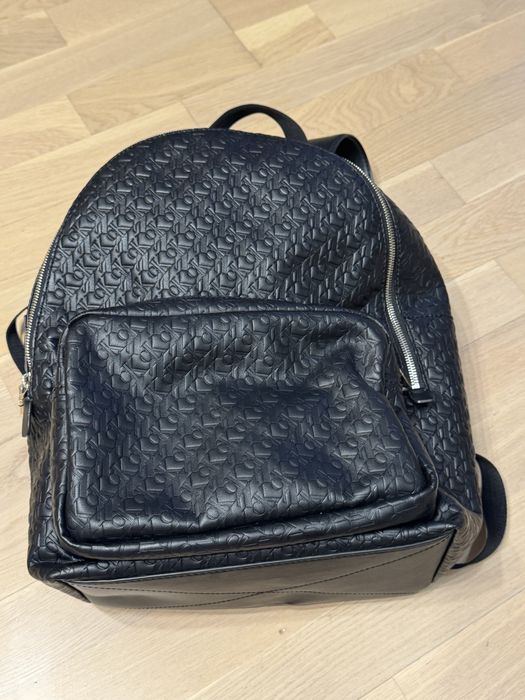 Рюкзак Calvin Klein Debossed Monogram Backpack (черный)