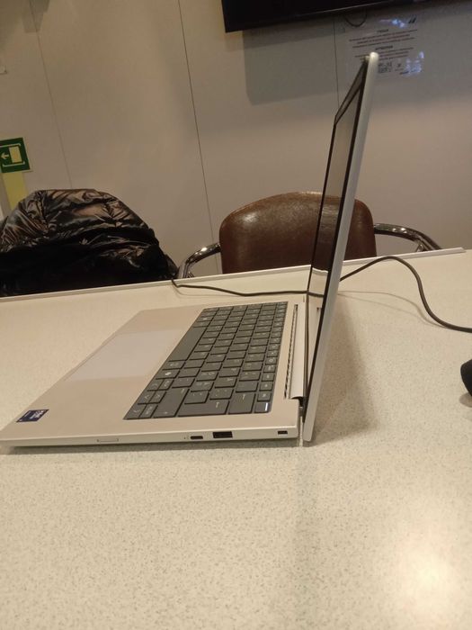 Hp ellitebook 8 g1i-14 ultra 5 225u.