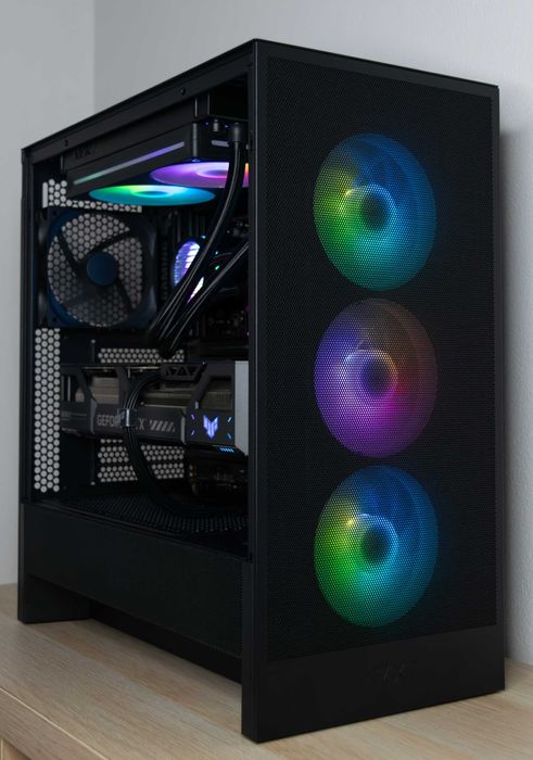 PC Ryzen 7 9700X/RTX 5080/32GB DDR5/2TB