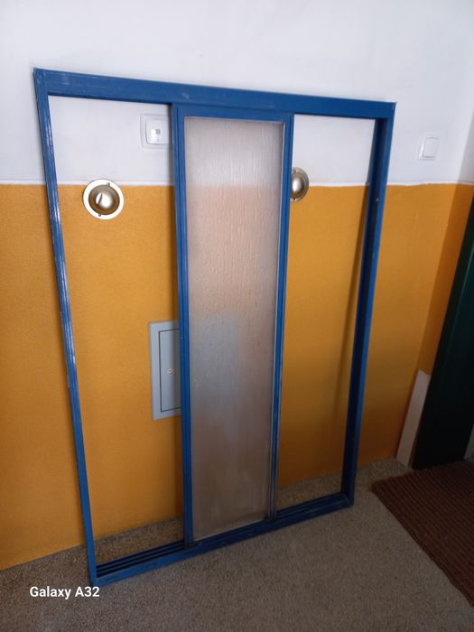 Frontal de duche para banheira.