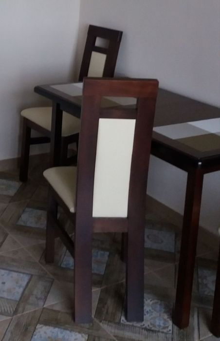 Деревяні стільці